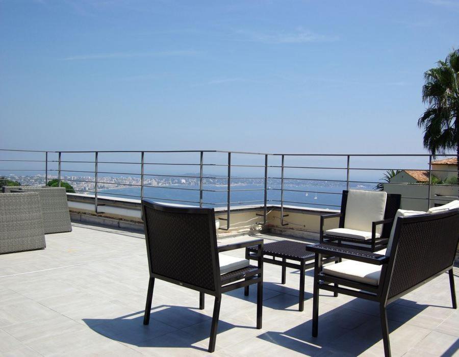 Villa Alamp#Supercannes #Golfejuan #Cannes #Mediterraneanpanoramicview #Piscine #Rooftop # Verymodern #Openliving #Closebeach #Closecapantibesヴァロリス エクステリア 写真